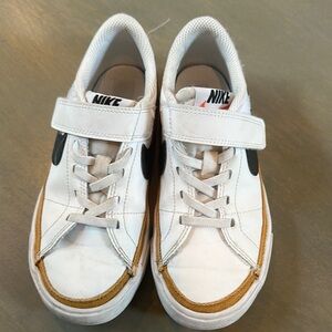 Nike White and Gold Sneakers Classic Design